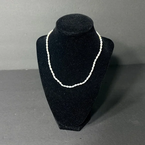 Elegant Freshwater Pearl Baroque Necklace Gold Tone Clasp Delicate Strand 17" - Picture 2 of 11